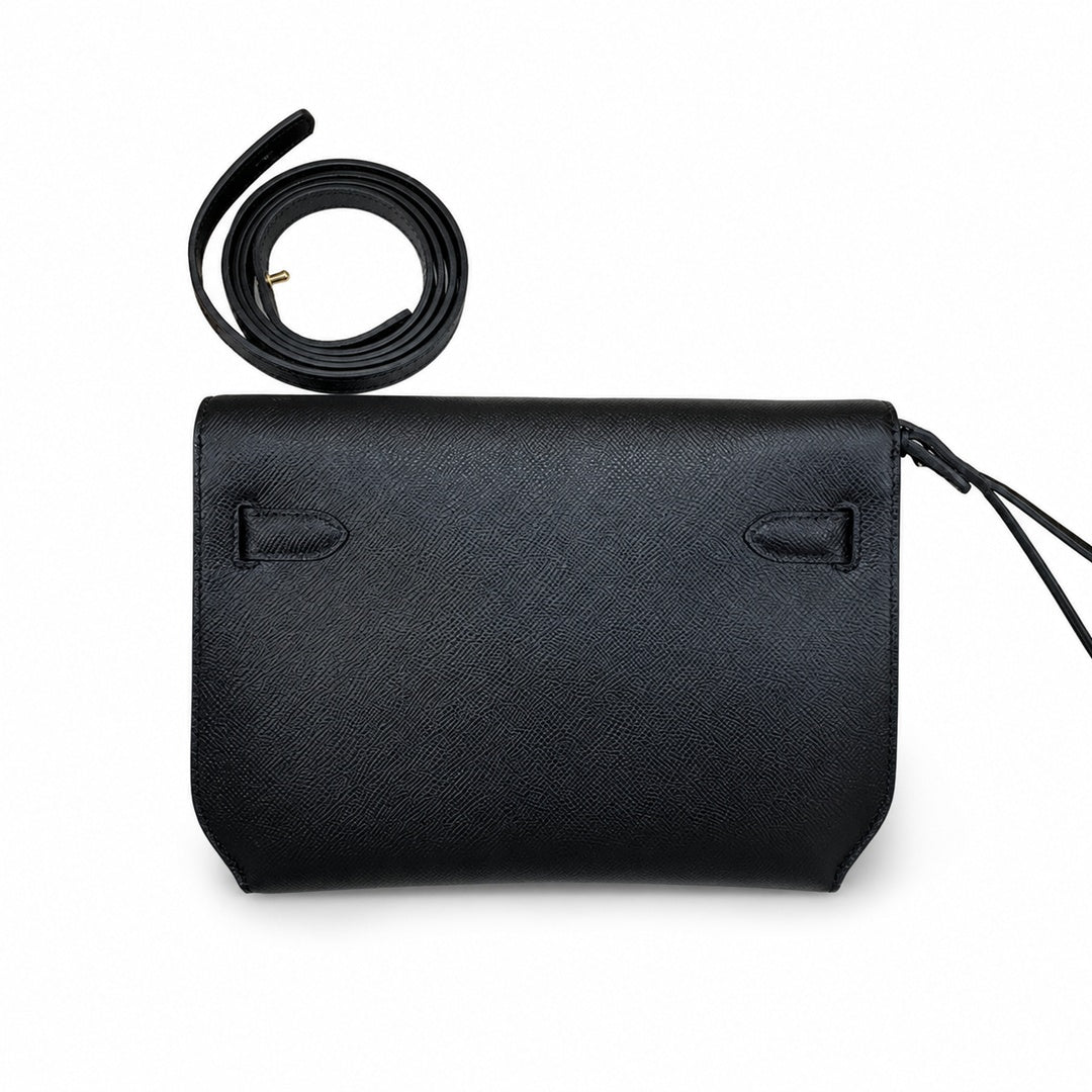 Kelly Depeches 25cm Epsom Leather 89 Black Gold Buckle The most in-class men's handbag Depeches25 This leather is really the best. When paired with a shoulder strap, it instantly transforms into an un