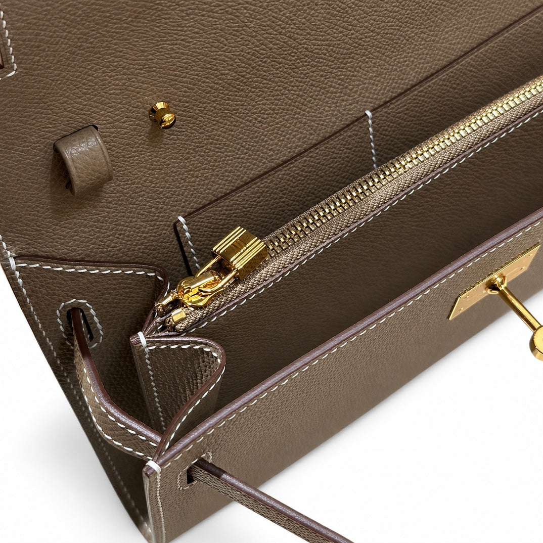 Style: Kelly to go Color: ck18/etoupe Size: 19*11.5*1.5cm Leather: epsom From France Hardware: gold Kelly shoulder crossbody bag, elephant gray, cowhide, gold buckle, high-end handmade exclusive custo