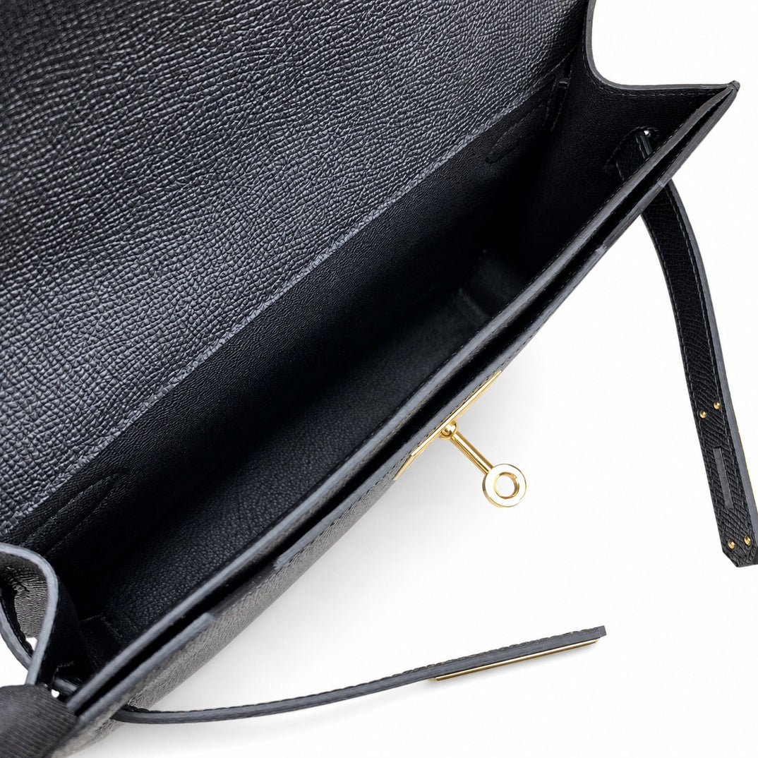 Kelly Depeches 25cm Epsom Leather 89 Black Gold Buckle The most in-class men's handbag Depeches25 This leather is really the best. When paired with a shoulder strap, it instantly transforms into an un