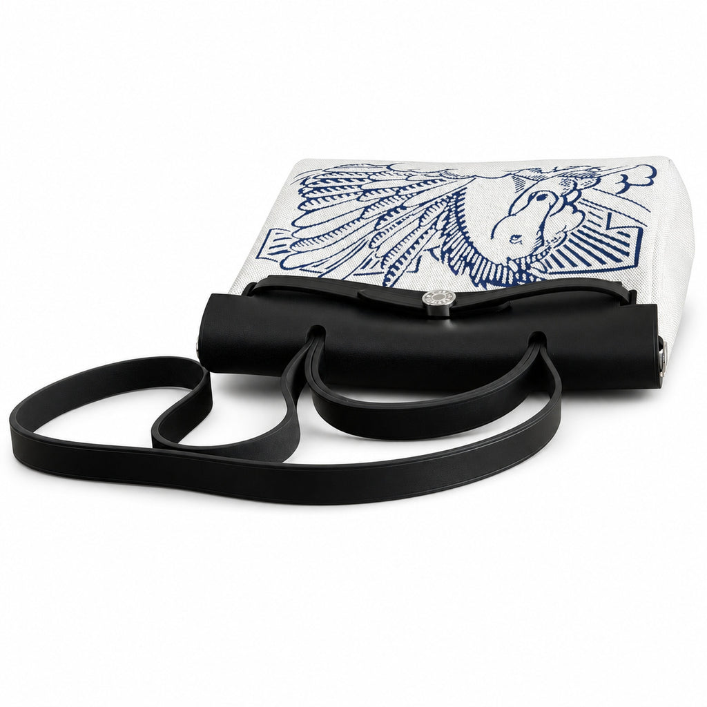 Hermers' popular herbag 31cm is designed to be inspired by saddle bags. The body of the bag is made of canvas, and the inseam, shoulder straps and handle are made of leather. The appearance is very si