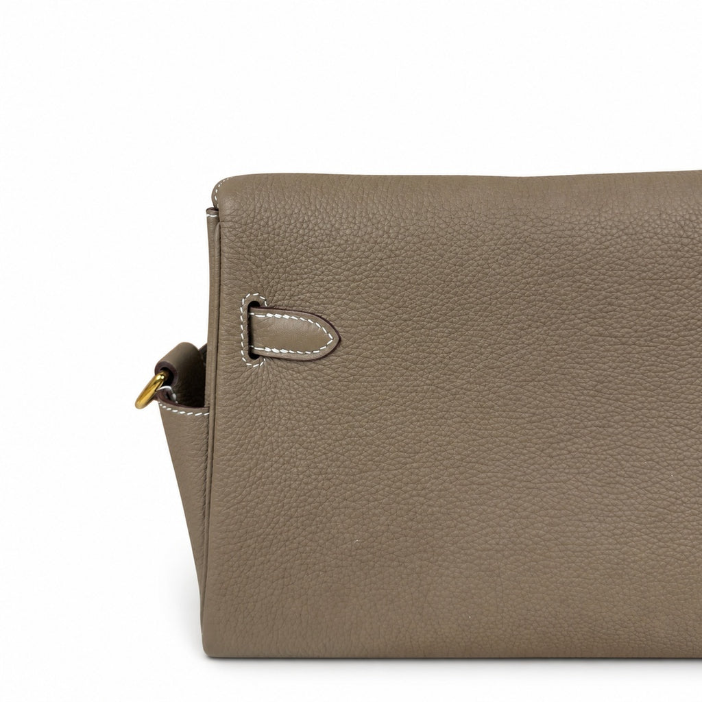 🆕 In stock Kelly Messenger messenger bag for men and women, elephant gray gold buckle, imported leather, all-steel hand-waxed thread, the highest cost-effectiveness on the Internet. The classic combin