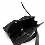 Hermers' popular herbag 31cm is designed to be inspired by saddle bags. The body of the bag is made of canvas, and the outer seams, shoulder straps and handbags are made of leather. The appearance is