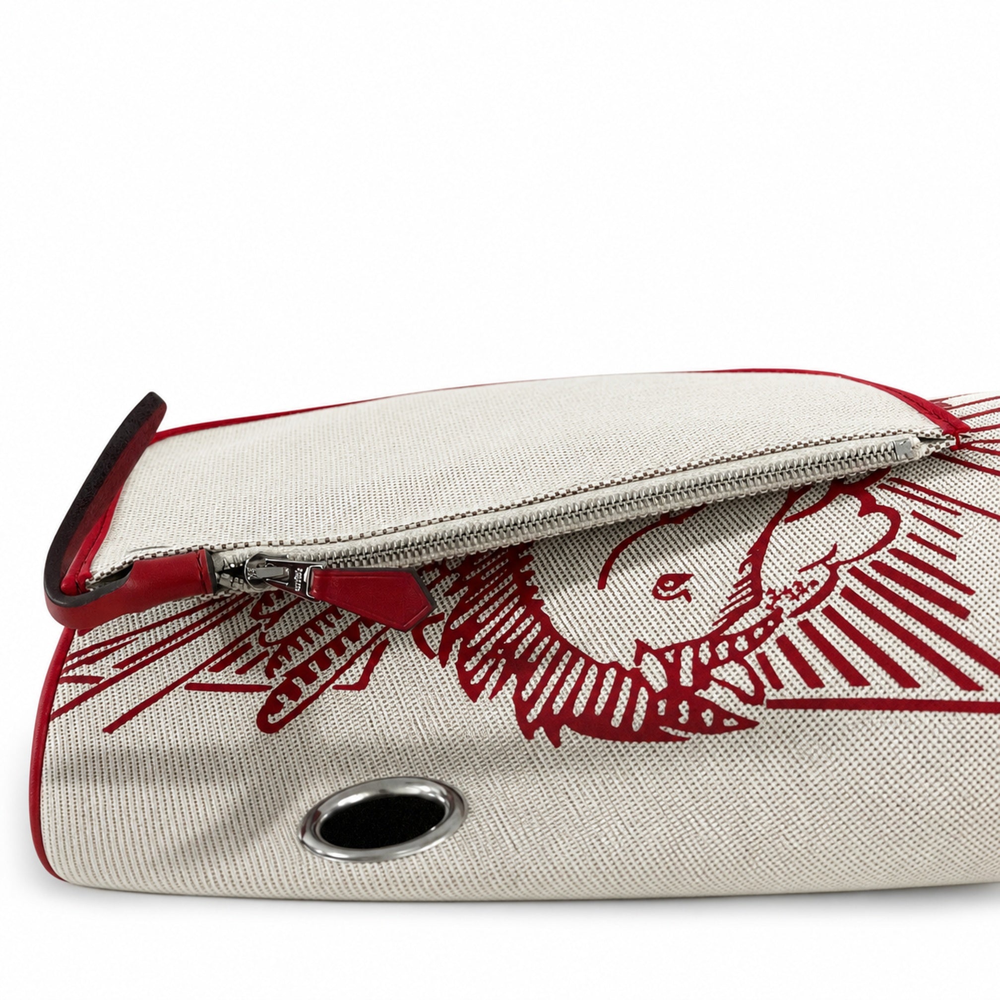 Hermers' popular herbag 31cm is designed to be inspired by saddle bags. The body of the bag is made of canvas, and the inseam, shoulder straps and handle are made of leather. The appearance is very si