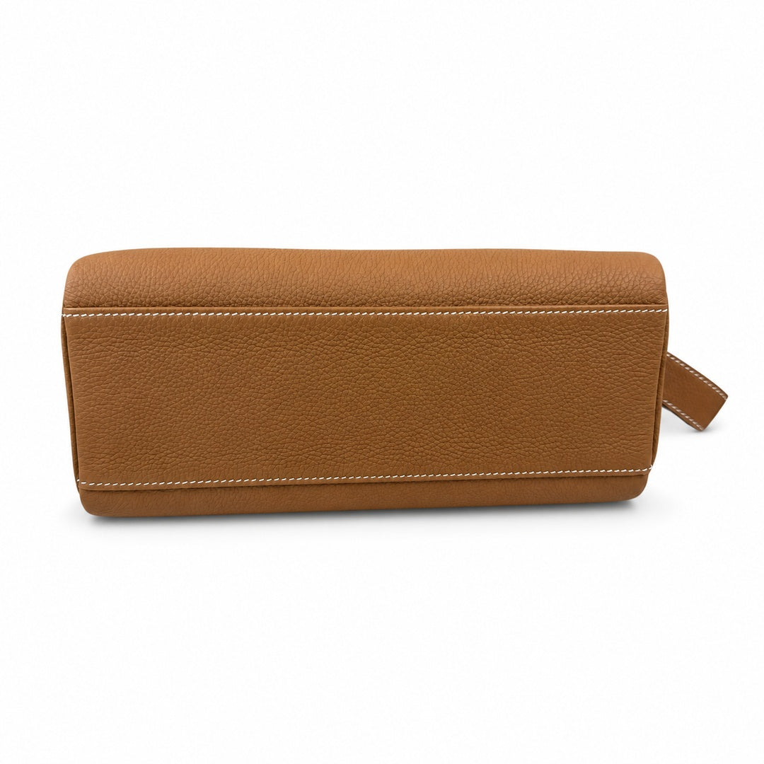 🆕 In stock Kelly Messenger messenger bag for men and women, native gold buckle, imported leather, all-steel hand-waxed thread, the best value for money on the entire network. The classic combination o