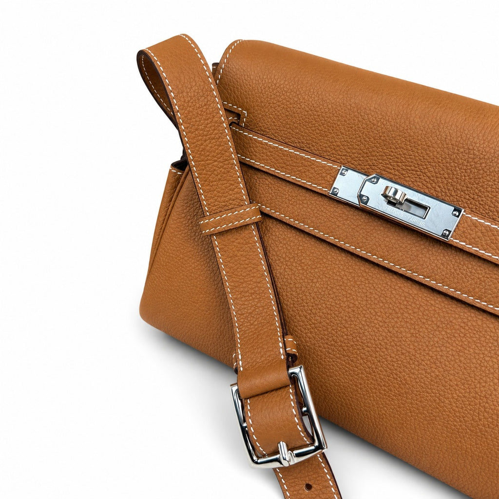 🆕 In stock Kelly Messenger messenger bag for men and women, earthy silver buckle, imported leather, all-steel hand-waxed thread, the best value for money on the entire network. The classic combination