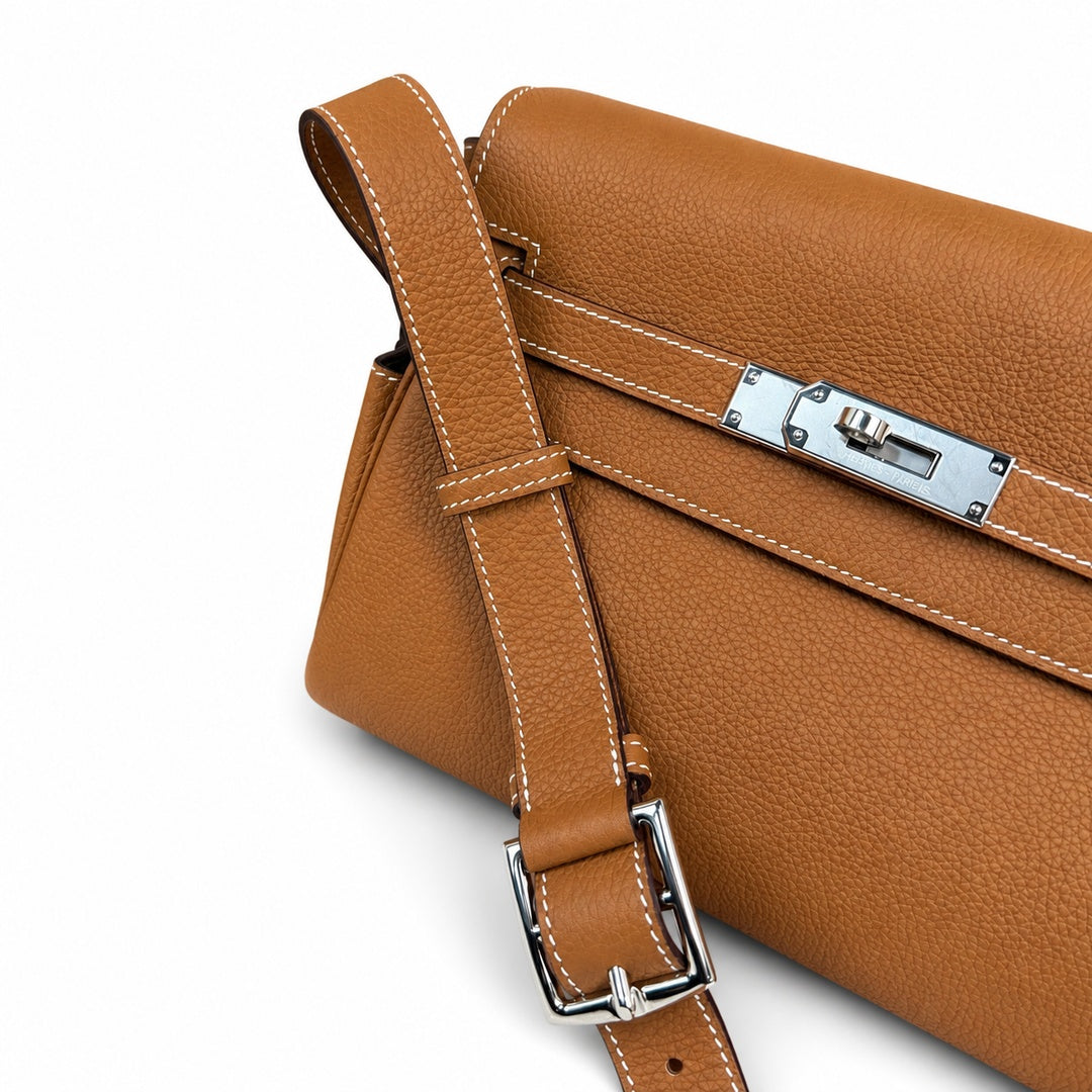 🆕 In stock Kelly Messenger messenger bag for men and women, earthy silver buckle, imported leather, all-steel hand-waxed thread, the best value for money on the entire network. The classic combination