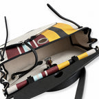 Hermers' popular herbag 31cm is designed to be inspired by saddle bags. The body of the bag is made of canvas, and the inseam, shoulder straps and handle are made of leather. The appearance is very si