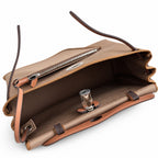 Hermers' popular herbag 31cm is designed to be inspired by saddle bags. The body of the bag is made of canvas, and the inseam, shoulder straps and handle are made of leather. The appearance is very si