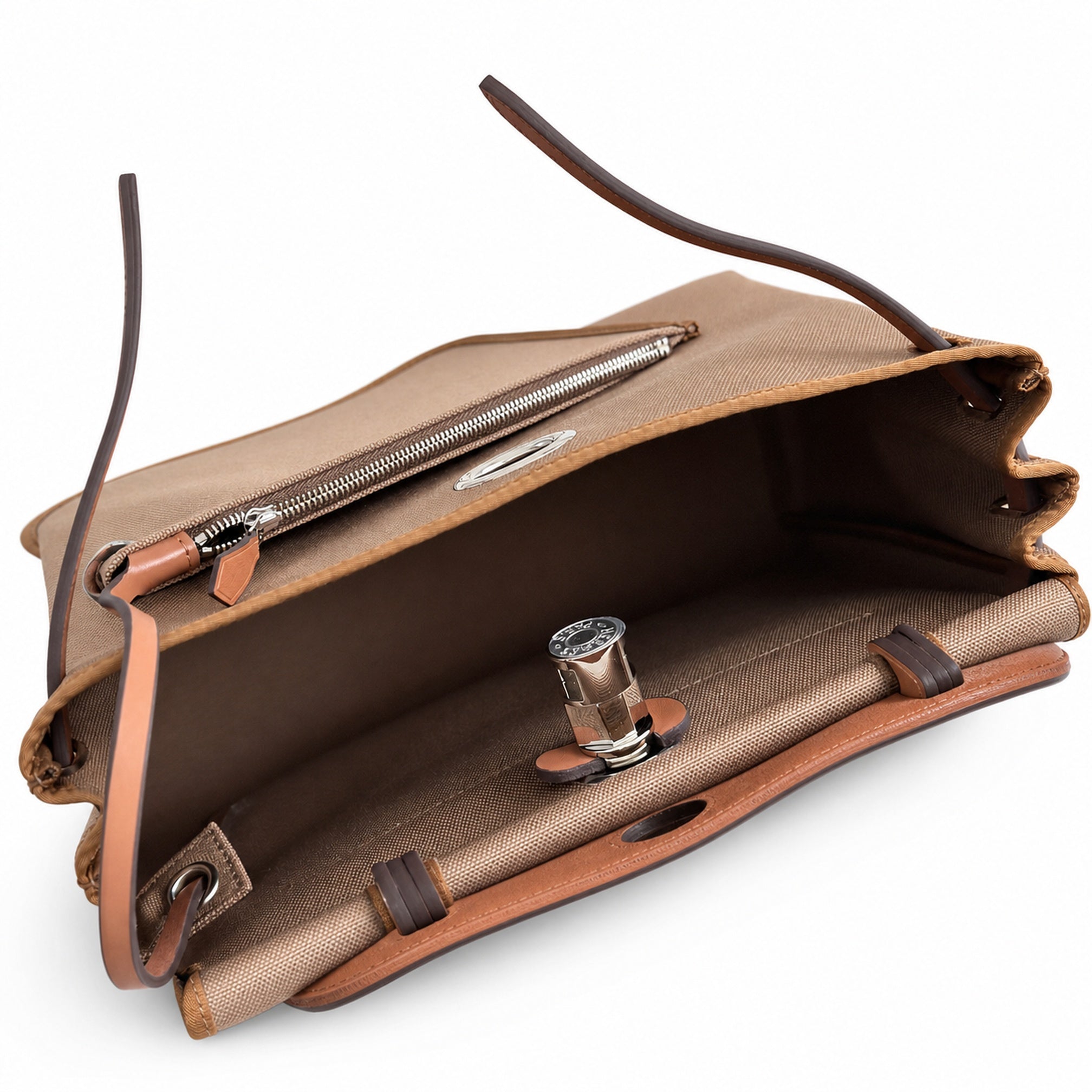 Hermers' popular herbag 31cm is designed to be inspired by saddle bags. The body of the bag is made of canvas, and the inseam, shoulder straps and handle are made of leather. The appearance is very si