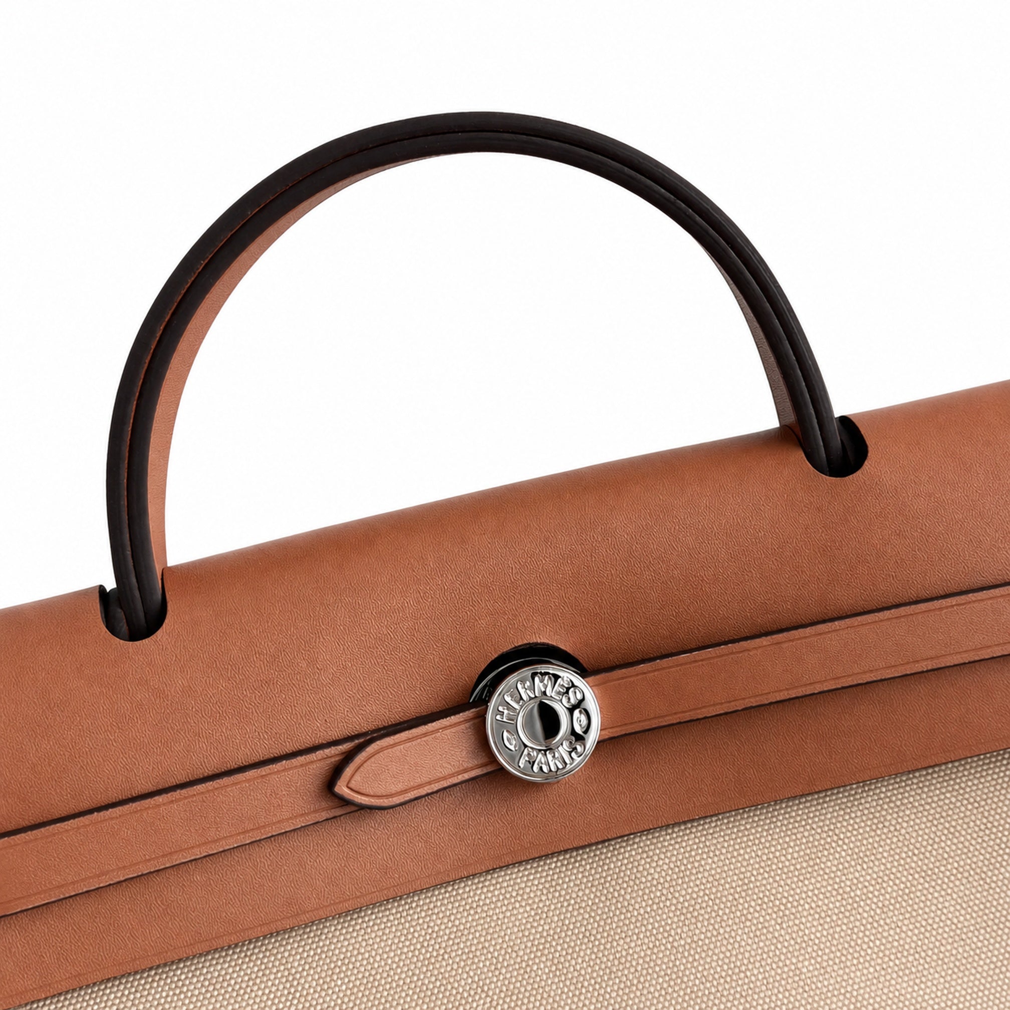 Hermers' popular herbag 31cm is designed to be inspired by saddle bags. The body of the bag is made of canvas, and the inseam, shoulder straps and handle are made of leather. The appearance is very si