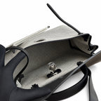 Hermers' popular herbag 31cm is designed to be inspired by saddle bags. The body of the bag is made of canvas, and the inseam, shoulder straps and handle are made of leather. The appearance is very si