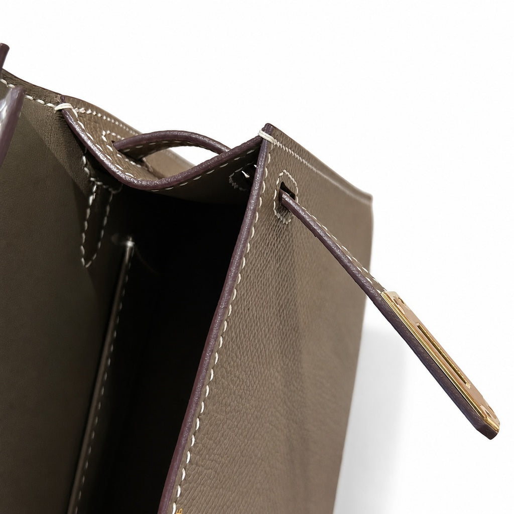 Style：mini Kelly Colour：ck18/etoupe Size：19*12*5.5cm Leather：epsom From France Hardware：gold Blurbs：Our Products are handcrafted.All Hardware are 18k gold which is nailed by hand and logo is hand carv