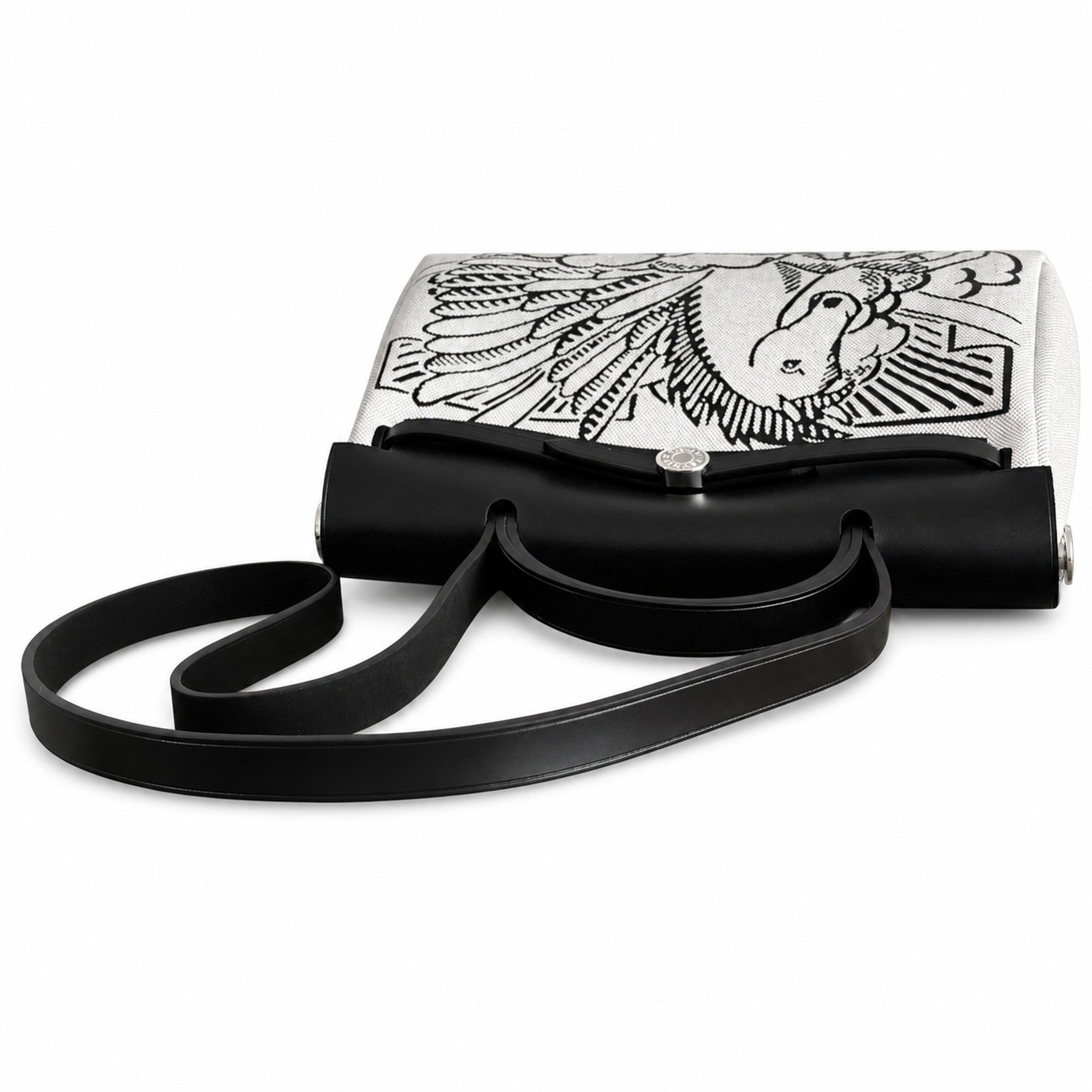 Hermers' popular herbag 31cm is designed to be inspired by saddle bags. The body of the bag is made of canvas, and the inseam, shoulder straps and handle are made of leather. The appearance is very si