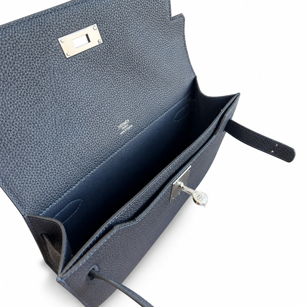 Kelly Depeches 25 clutch, Togo leather (with additional shoulder strap), can be worn cross-body, can be carried by hand or on the wrist, daily needs, seamless switch between business/leisure - central
