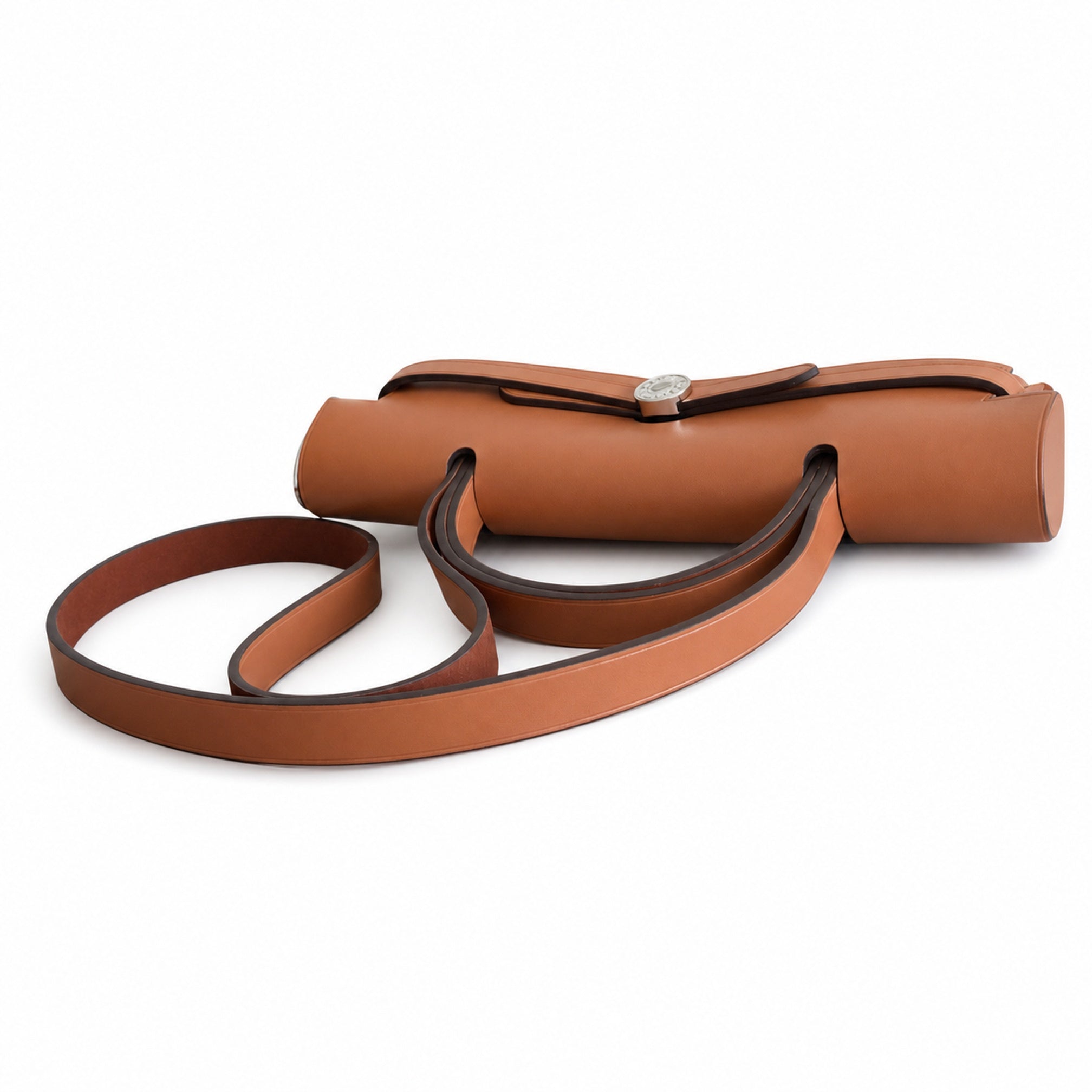 Hermers' popular herbag 31cm is designed to be inspired by saddle bags. The body of the bag is made of canvas, and the outer seams, shoulder straps and handbags are made of leather. The appearance is