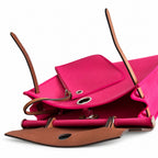 Hermers' popular herbag 31cm is designed to be inspired by saddle bags. The body of the bag is made of canvas, and the outer seams, shoulder straps and handbags are made of leather. The appearance is