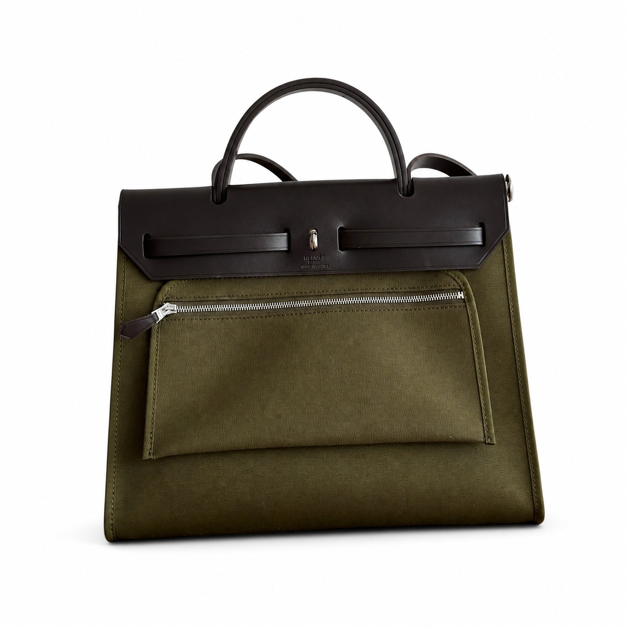 Hermers' popular herbag 31cm is designed to be inspired by saddle bags. The body of the bag is made of canvas, and the outer seams, shoulder straps and handbags are made of leather. The appearance is