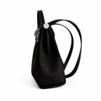 Hermers' popular herbag 31cm is designed to be inspired by saddle bags. The body of the bag is made of canvas, and the inseam, shoulder straps and handle are made of leather. The appearance is very si
