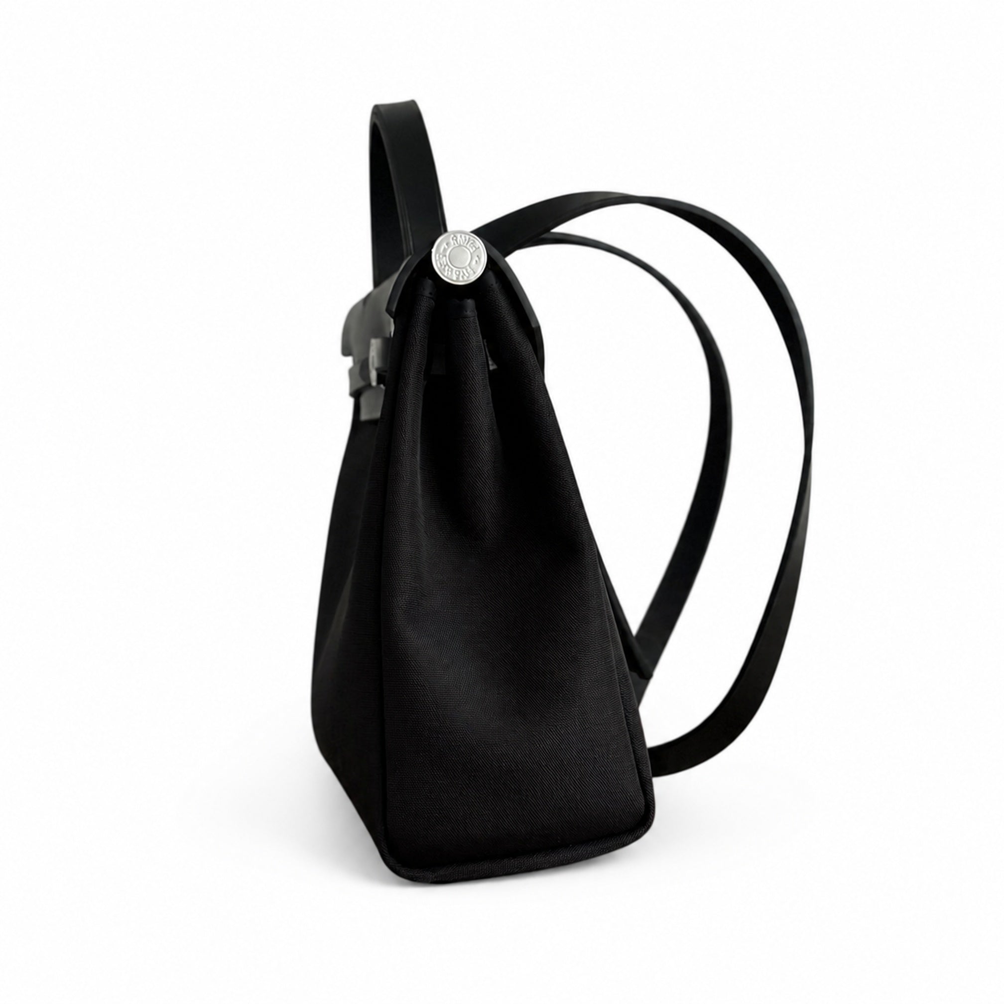 Hermers' popular herbag 31cm is designed to be inspired by saddle bags. The body of the bag is made of canvas, and the inseam, shoulder straps and handle are made of leather. The appearance is very si