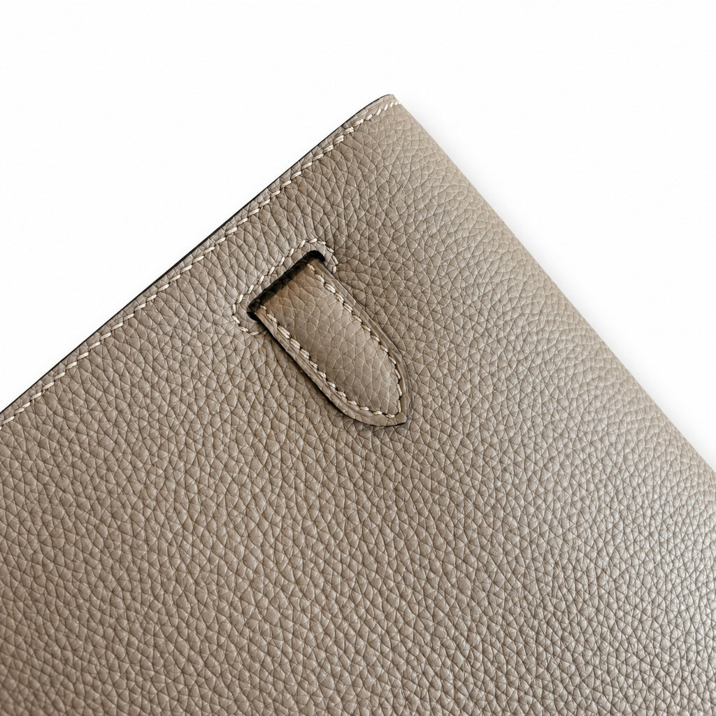 Kelly Depeches 25 clutch, Togo leather (with additional shoulder strap), can be worn cross-body, can be carried by hand or on the wrist, daily needs, seamless switch between business/leisure - central