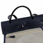 Hermers' popular herbag 31cm is designed to be inspired by saddle bags. The body of the bag is made of canvas, and the inseam, shoulder straps and handle are made of leather. The appearance is very si