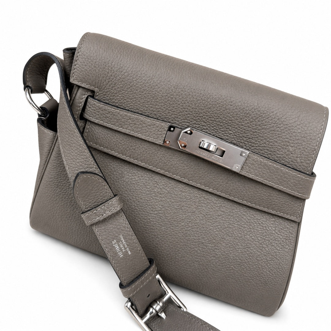 🆕 In stock Kelly Messenger messenger bag for men and women, pewter gray silver buckle, imported leather, all-steel hand-waxed thread, the highest cost-effectiveness on the Internet. The classic combin