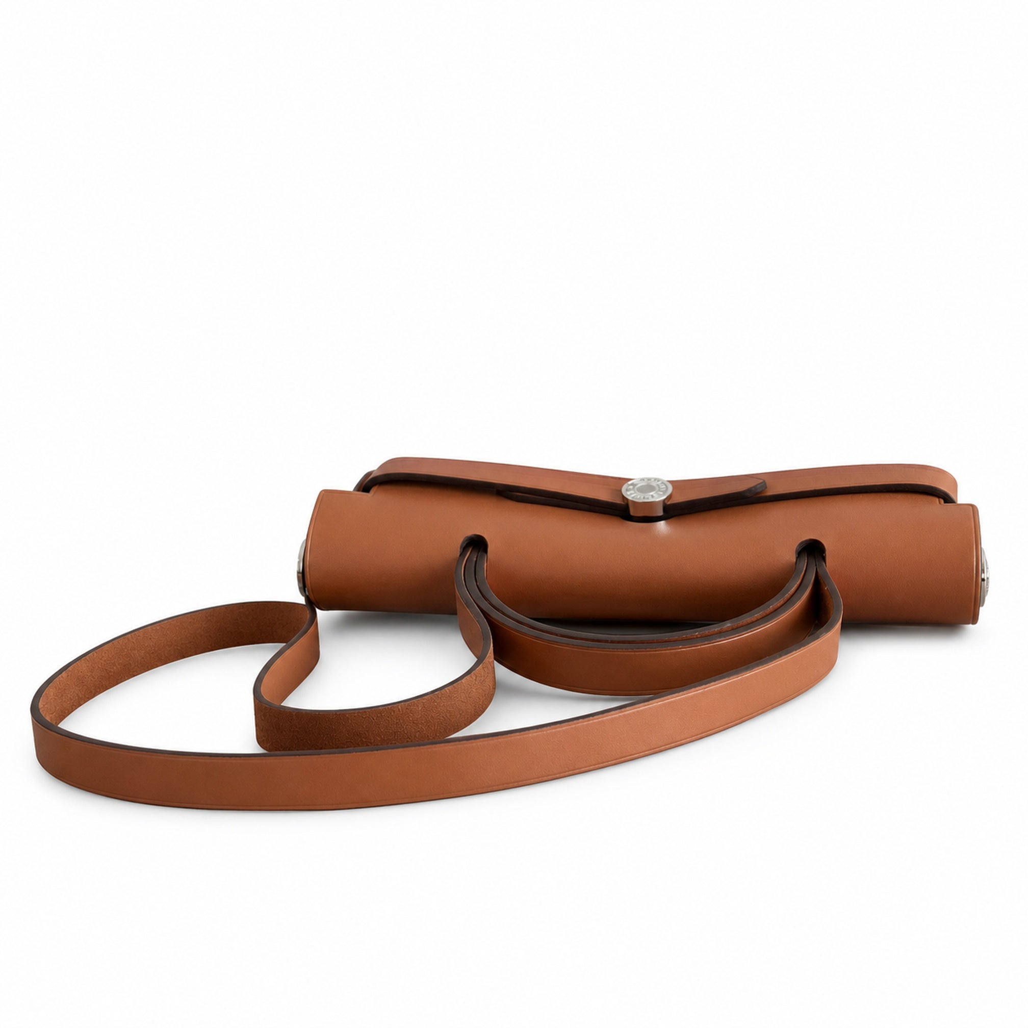 Hermers' popular herbag 31cm is designed to be inspired by saddle bags. The body of the bag is made of canvas, and the inseam, shoulder straps and handle are made of leather. The appearance is very si