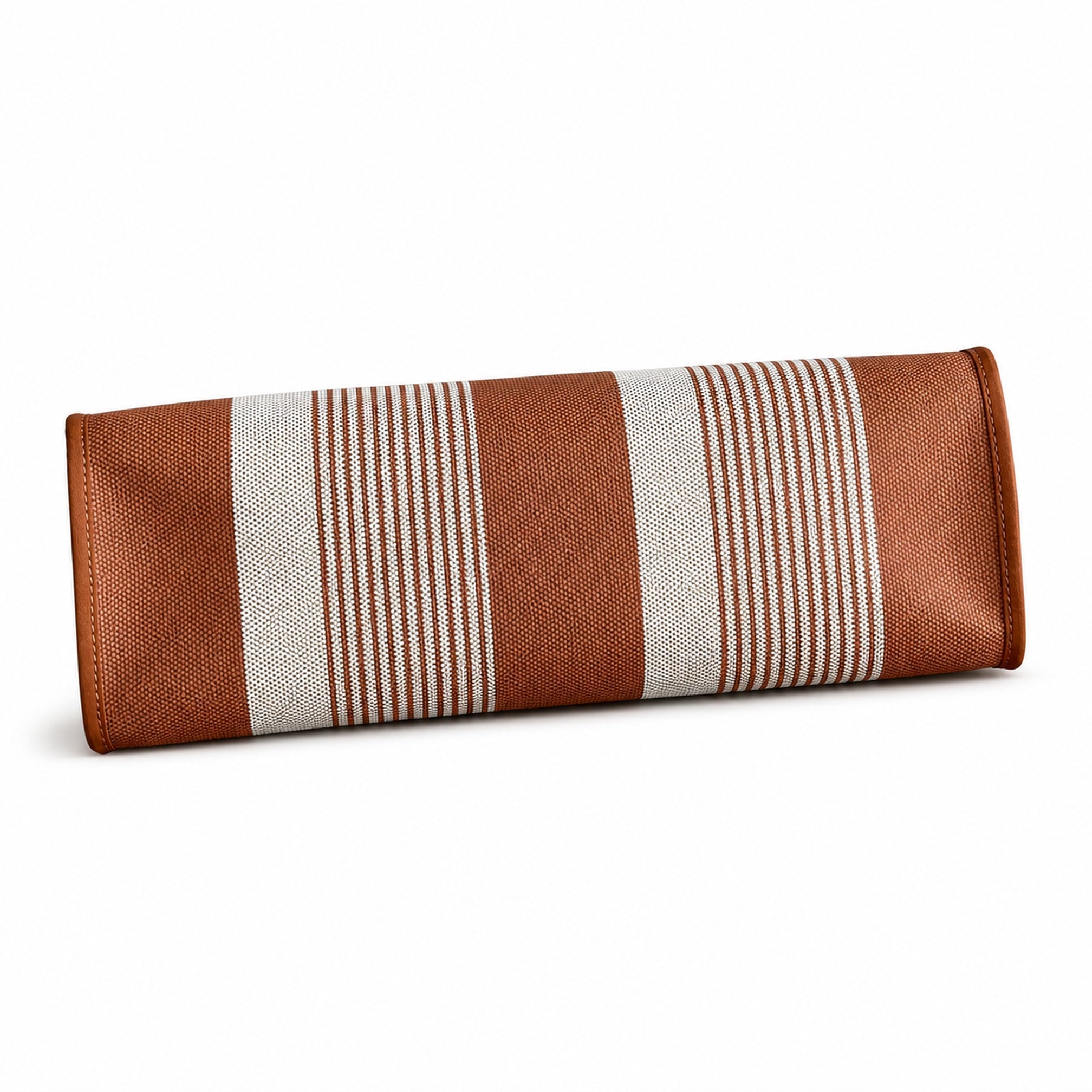 Hermers' popular herbag 31cm is designed to be inspired by saddle bags. The body of the bag is made of canvas, and the outer seams, shoulder straps and handbags are made of leather. The appearance is
