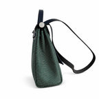 Hermers' popular herbag 31cm is designed to be inspired by saddle bags. The body of the bag is made of canvas, and the inseam, shoulder straps and handle are made of leather. The appearance is very si