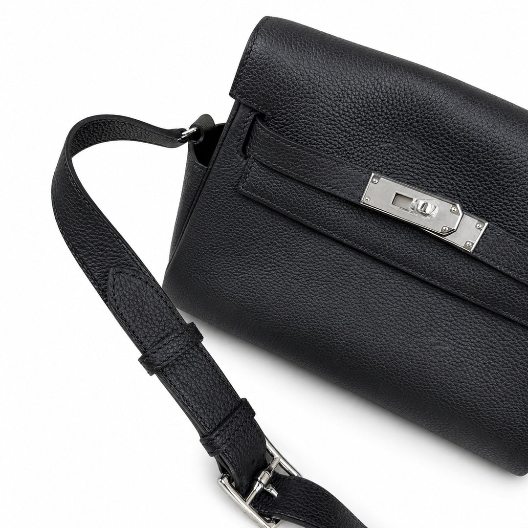 🆕 In stock Kelly Messenger messenger bag for men and women, black silver buckle, imported leather, all-steel hand-waxed thread, the highest cost-effectiveness on the Internet. The classic combination
