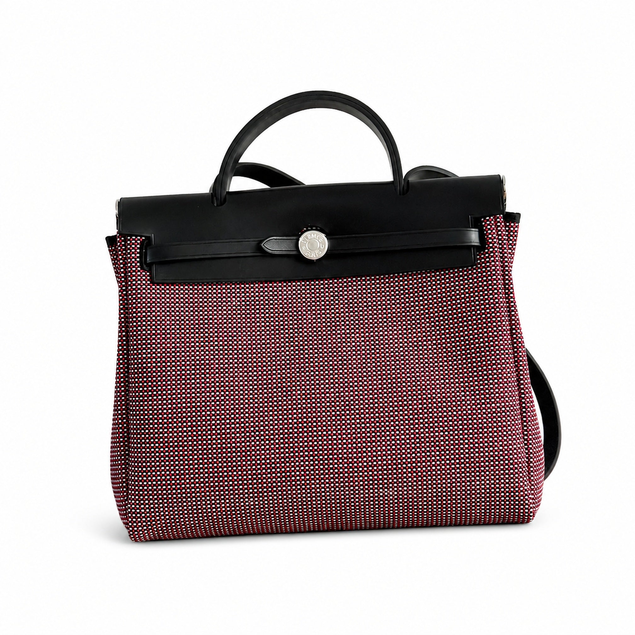 Hermers' popular herbag 31cm is designed to be inspired by saddle bags. The body of the bag is made of canvas, and the inseam, shoulder straps and handle are made of leather. The appearance is very si