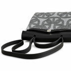 Hermers' popular herbag 31cm is designed to be inspired by saddle bags. The body of the bag is made of canvas, and the inseam, shoulder straps and handle are made of leather. The appearance is very si