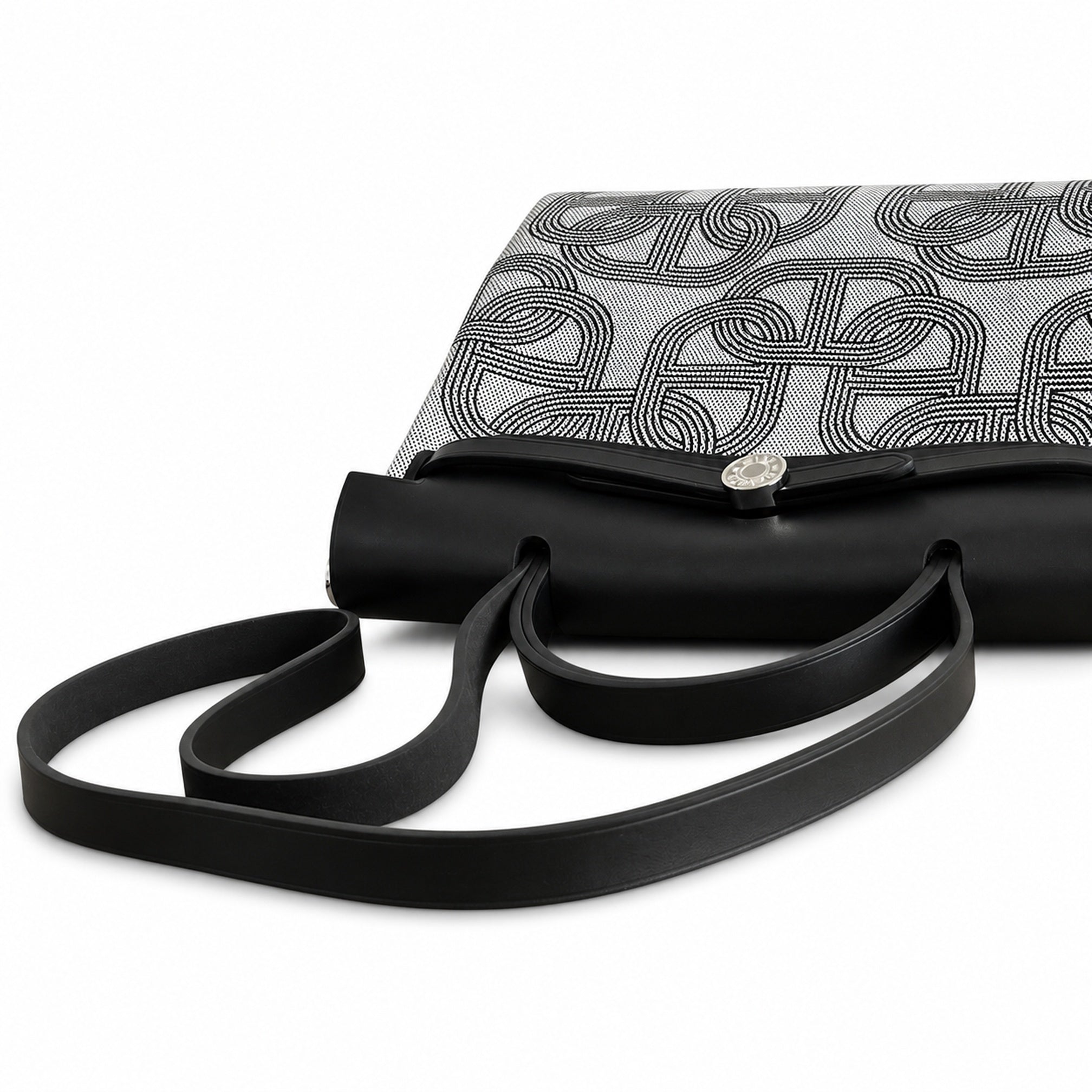 Hermers' popular herbag 31cm is designed to be inspired by saddle bags. The body of the bag is made of canvas, and the inseam, shoulder straps and handle are made of leather. The appearance is very si