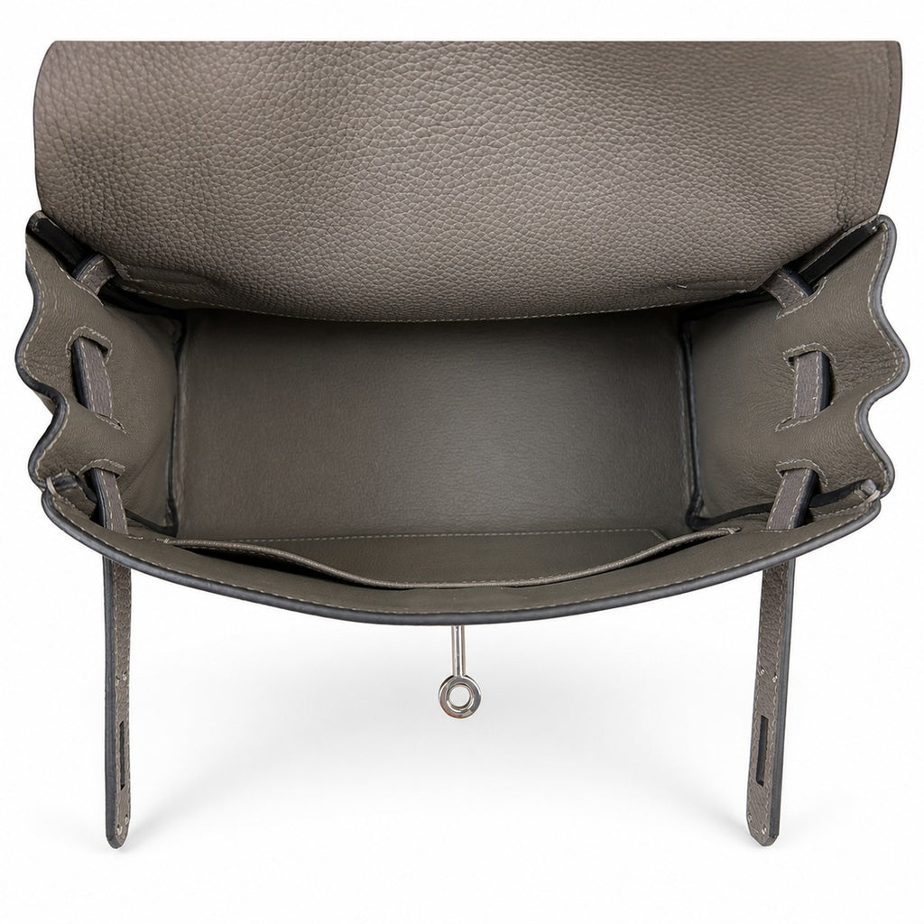🆕 In stock Kelly Messenger messenger bag for men and women, pewter gray silver buckle, imported leather, all-steel hand-waxed thread, the highest cost-effectiveness on the Internet. The classic combin