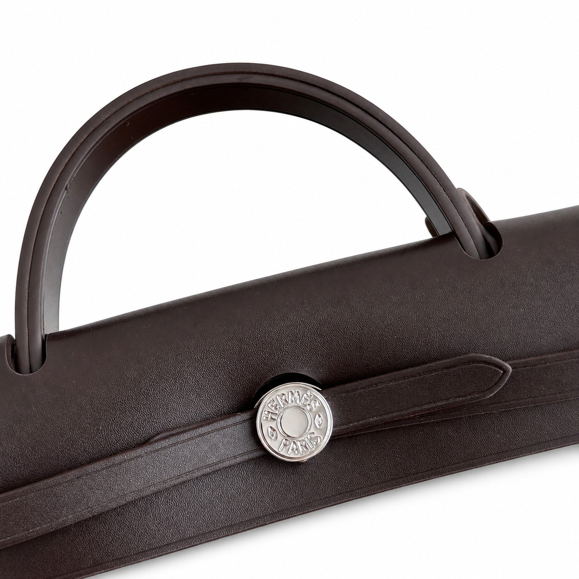 Hermers' popular herbag 31cm is designed to be inspired by saddle bags. The body of the bag is made of canvas, and the outer seams, shoulder straps and handbags are made of leather. The appearance is