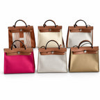 Hermers' popular herbag 31cm is designed to be inspired by saddle bags. The body of the bag is made of canvas, and the outer seams, shoulder straps and handbags are made of leather. The appearance is