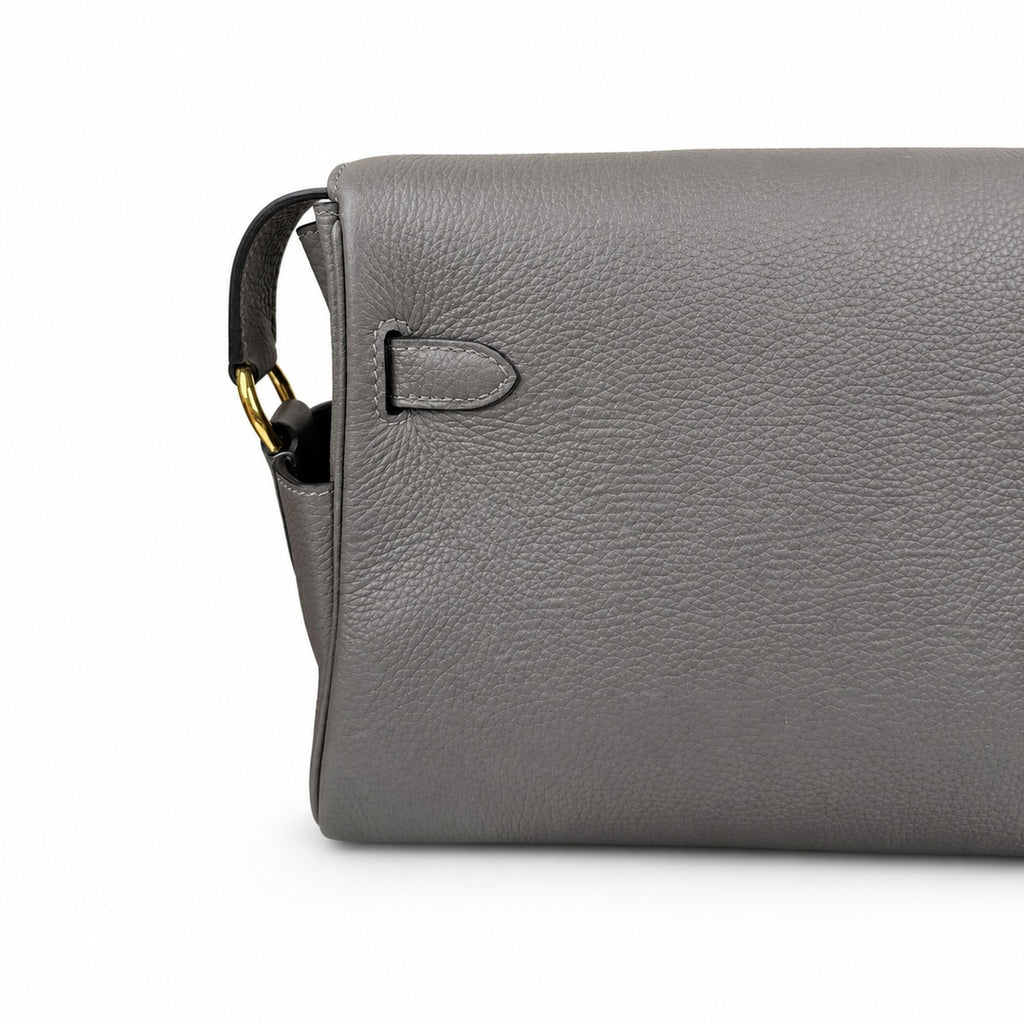 🆕 In stock Kelly Messenger messenger bag for men and women, pewter gray gold buckle, imported leather, all-steel hand-waxed thread, the highest cost performance on the Internet. The classic combinatio