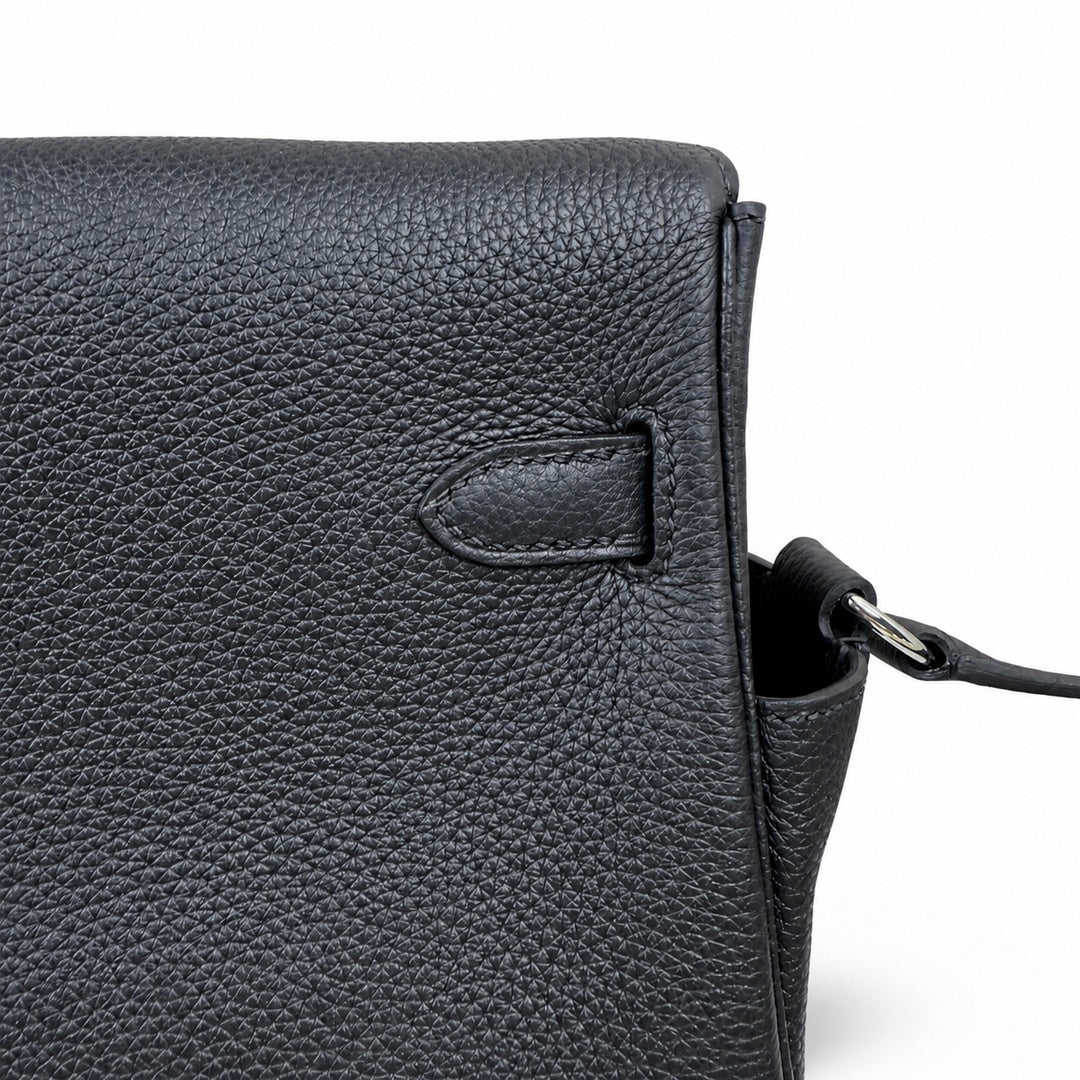 🆕 In stock Kelly Messenger messenger bag for men and women, black silver buckle, imported leather, all-steel hand-waxed thread, the highest cost-effectiveness on the Internet. The classic combination