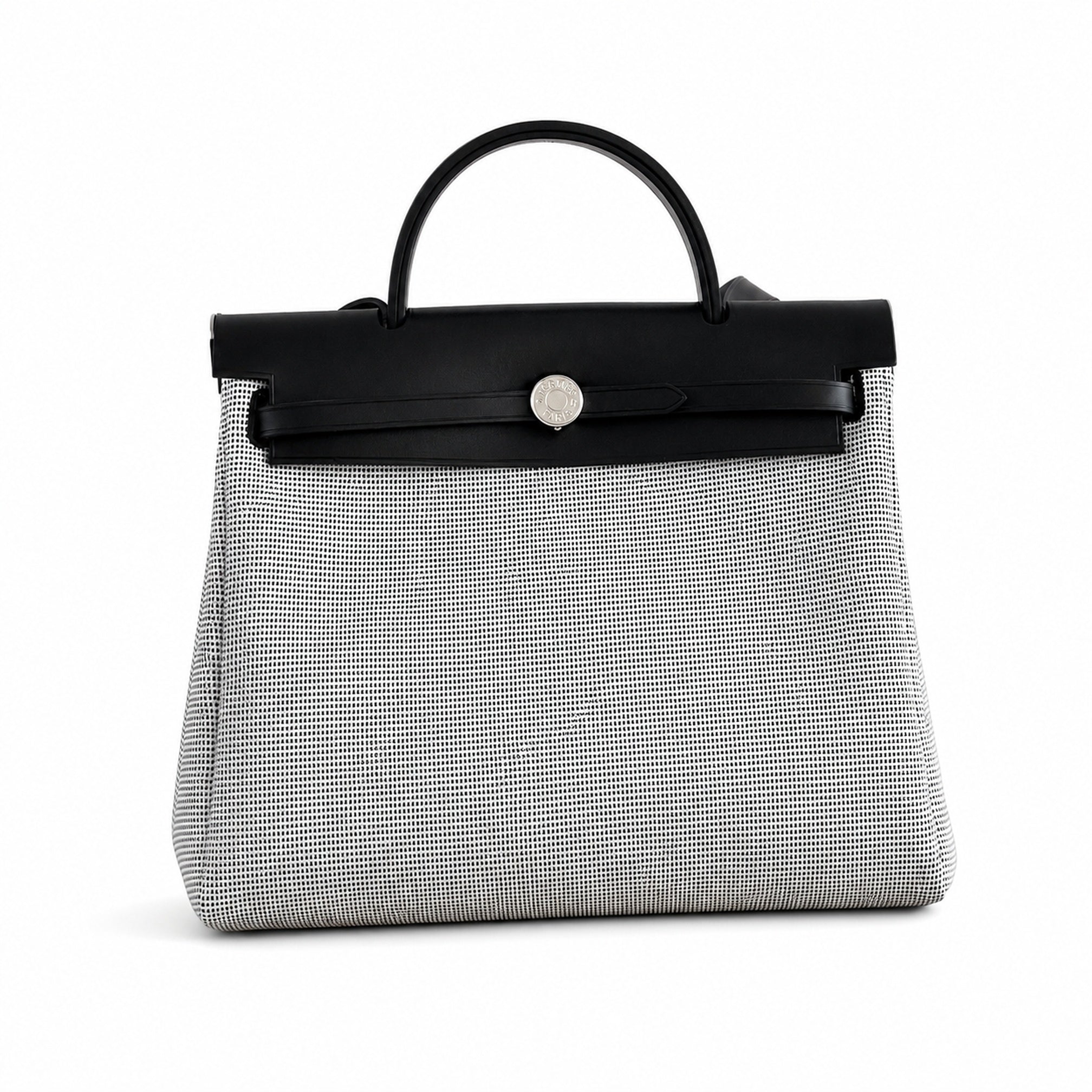 Hermers' popular herbag 31cm is designed to be inspired by saddle bags. The body of the bag is made of canvas, and the inseam, shoulder straps and handle are made of leather. The appearance is very si
