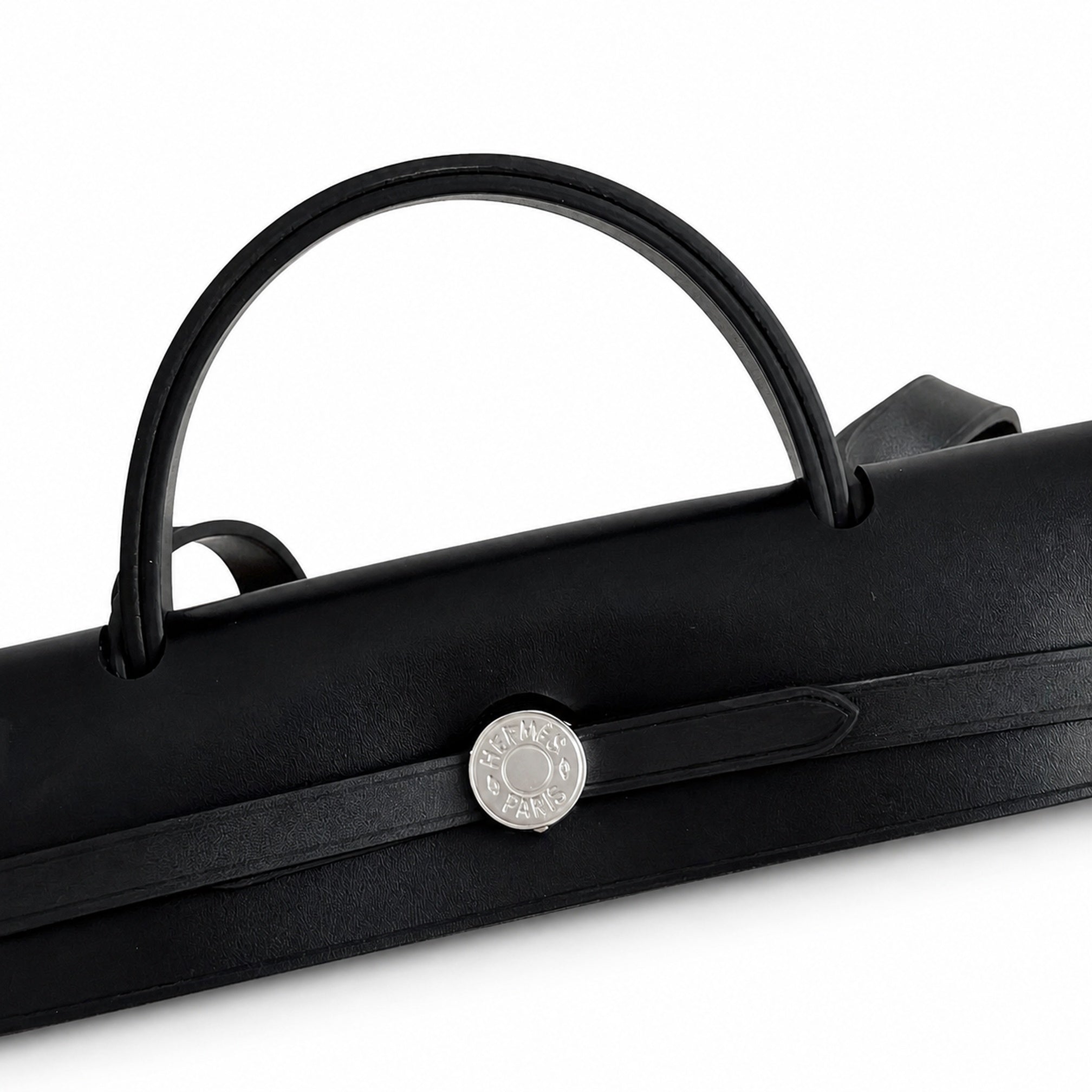 Hermers' popular herbag 31cm is designed to be inspired by saddle bags. The body of the bag is made of canvas, and the inseam, shoulder straps and handle are made of leather. The appearance is very si