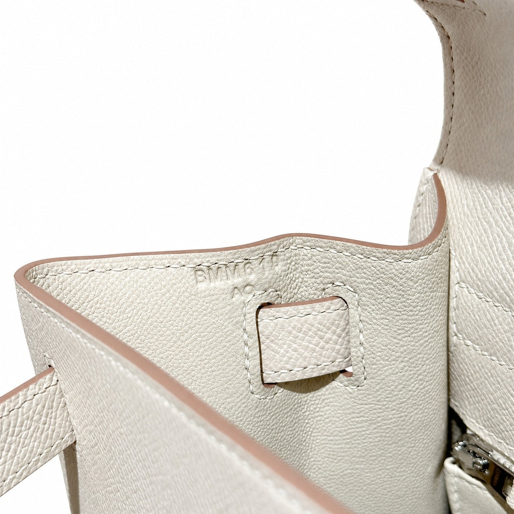kelly28cm, ck10/Craie, Epsom, sliver, all handmade‼ ️Kelly 28cm, milkshake white, palm print, silver buckle, high-end handmade exclusive customization‼ ️Purely hand-made nails, hand-engraved hardware,