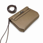 Kelly Depeches 25cm Epsom leather, 18 elephant gray, silver buckle, the most in-class men's handbag Depeches25. This leather is really unique. When paired with a shoulder strap, it instantly transform