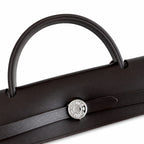 Hermers' popular herbag 31cm is designed to be inspired by saddle bags. The body of the bag is made of canvas, and the outer seams, shoulder straps and handbags are made of leather. The appearance is