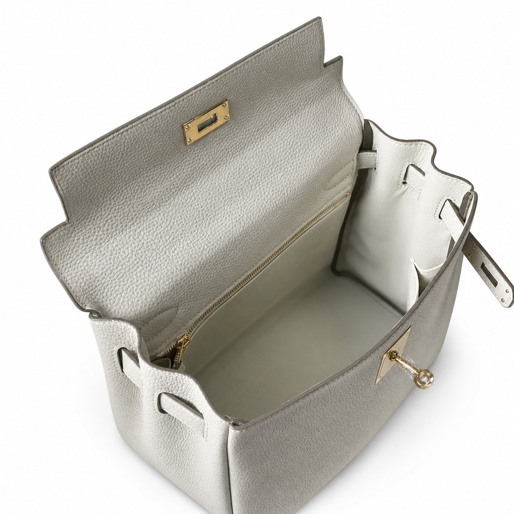 𝑬𝒑𝒔𝒐𝒎 𝑲𝒆𝒍𝒍𝒚 In today's era, it has gone beyond a simple status symbol and is more of a spiritual cultural symbol🎶I have full love for Kelly❤️ No matter how you carry it, it highlights the unique elega
