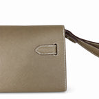 Kelly Depeches 25cm Epsom leather, 18 elephant gray, silver buckle, the most in-class men's handbag Depeches25. This leather is really unique. When paired with a shoulder strap, it instantly transform
