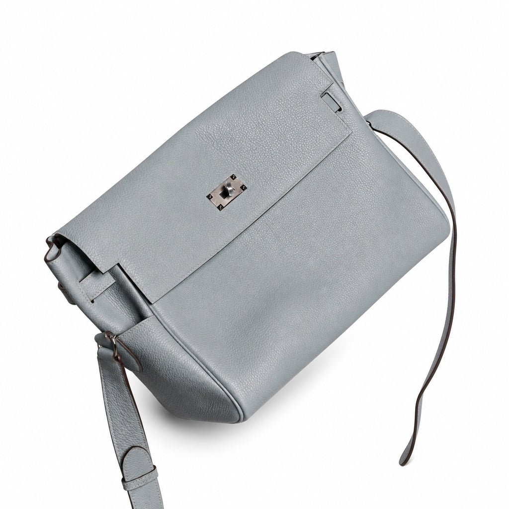 Kelly Messenger messenger bag large size, linen blue Togo leather, 🉑Pre-order Togo calfskin messenger bag. - Flap with swivel hardware - Large internal zip pocket - Internal front pocket - 2 external