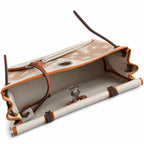 Hermers' popular herbag 31cm is designed to be inspired by saddle bags. The body of the bag is made of canvas, and the inseam, shoulder straps and handle are made of leather. The appearance is very si