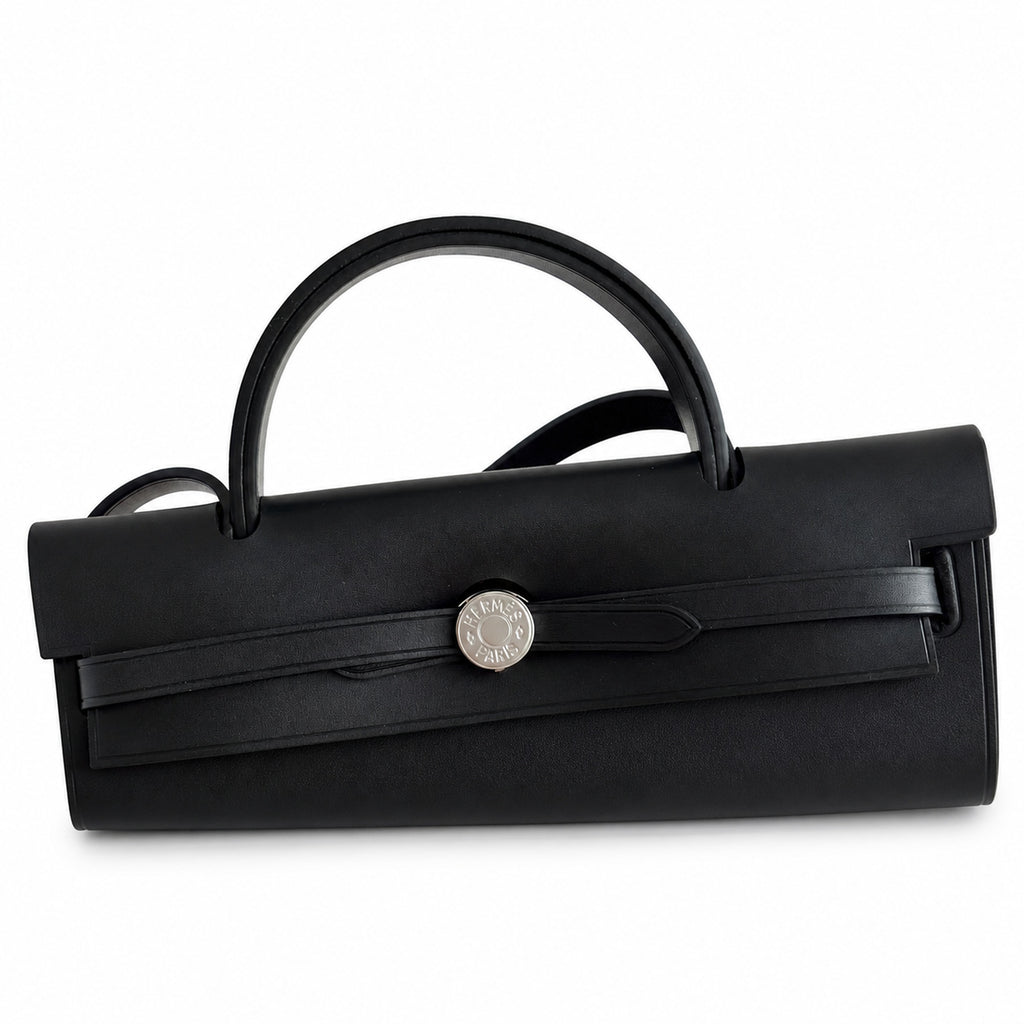Hermers' popular herbag 31cm is designed to be inspired by saddle bags. The body of the bag is made of canvas, and the inseam, shoulder straps and handle are made of leather. The appearance is very si