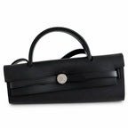 Hermers' popular herbag 31cm is designed to be inspired by saddle bags. The body of the bag is made of canvas, and the inseam, shoulder straps and handle are made of leather. The appearance is very si