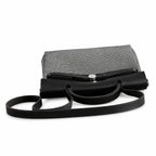 Hermers' popular herbag 31cm is designed to be inspired by saddle bags. The body of the bag is made of canvas, and the inseam, shoulder straps and handle are made of leather. The appearance is very si